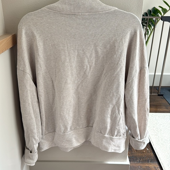 Varley half zip pullover. Ribbed detailing on the chest and wrists. Size small - Picture 2 of 4